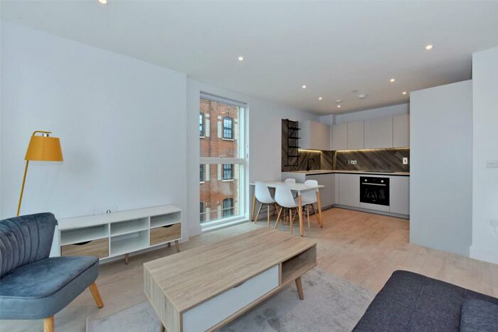 2 Bedroom Apartment To Rent In Darjeeling House, Memorial Avenue, Slough, SL1