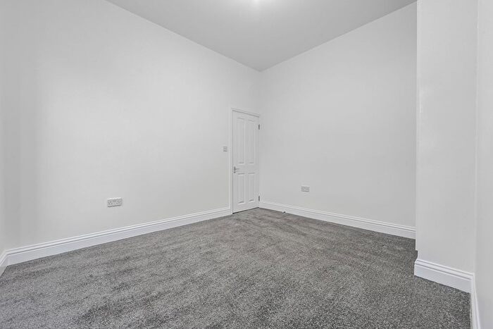 2 Bedroom Flat To Rent In Renmuir Street, London, SW17