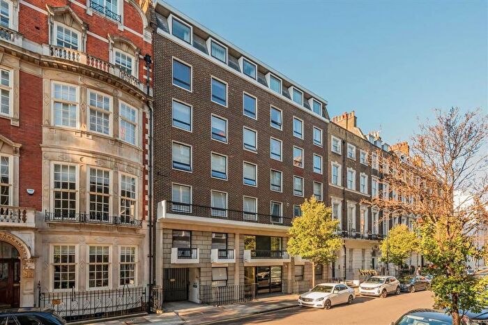 4 Bedroom Flat To Rent In Harley Street, Marylebone, W1G