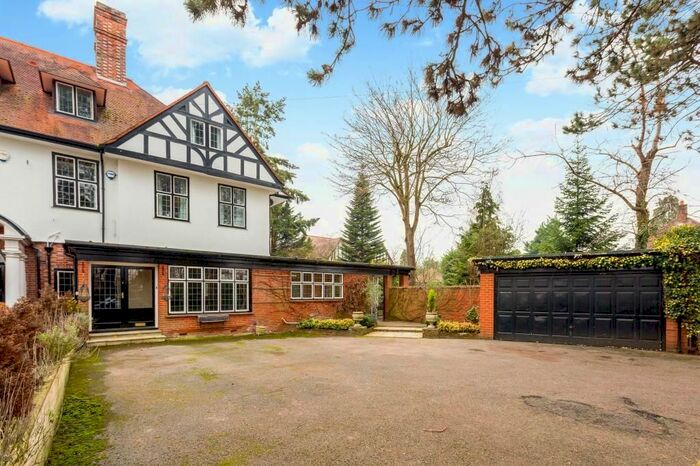 4 Bedroom Semi-Detached House To Rent In Newlands Drive, Maidenhead, SL6