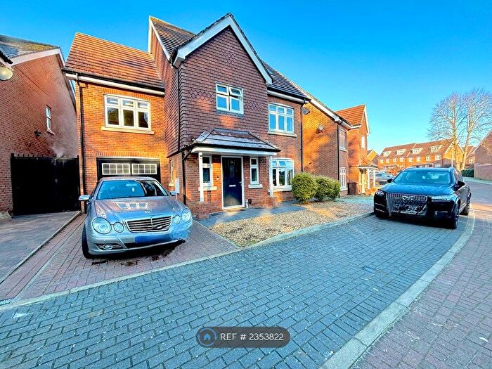 5 Bedroom Detached House To Rent In Faringdon Road, Reading, RG6