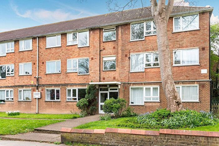 2 Bedroom Flat To Rent In Westwood Hill, London, SE26