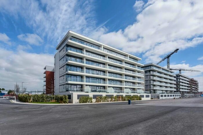 2 Bedroom Flat To Rent In Challow House, Newbury, RG14