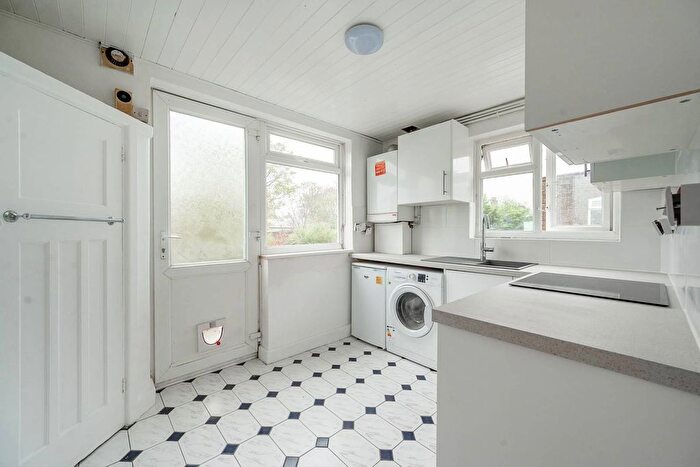 2 Bedroom Maisonette To Rent In Christchurch Avenue, Harrow, HA3