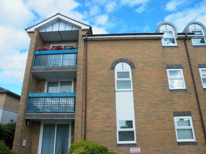 2 Bedroom Flat To Rent In Compton Lodge - Weymouth, DT4