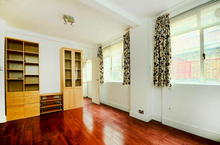 Studio For Sale In Charterhouse Square, Clerkenwell, London, EC1M