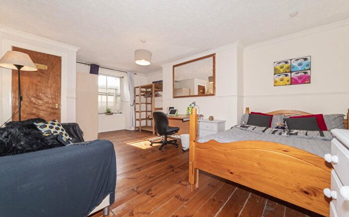 8 Bedroom Flat To Rent In Granville Street, Glasgow, G3