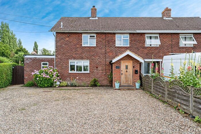 3 Bedroom Semi-Detached House For Sale In Hockley Close, Shudy Camps, Cambridge, CB21