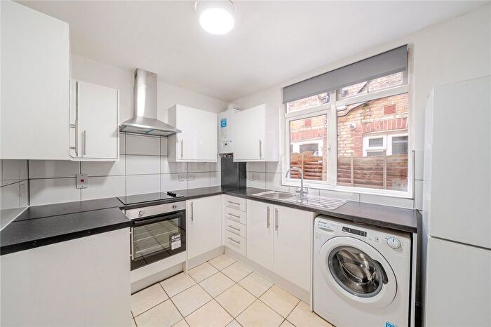 2 Bedroom Flat To Rent In Arcadian Gardens, Wood Green, London, N22