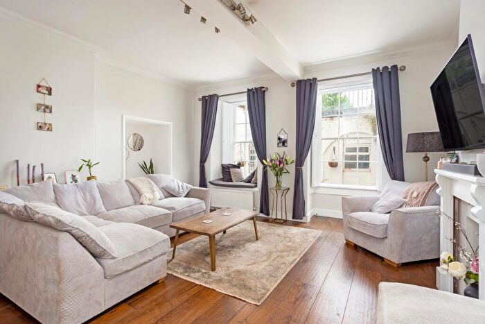 3 Bedroom Flat For Sale In - Royal York Crescent, Bristol, BS8