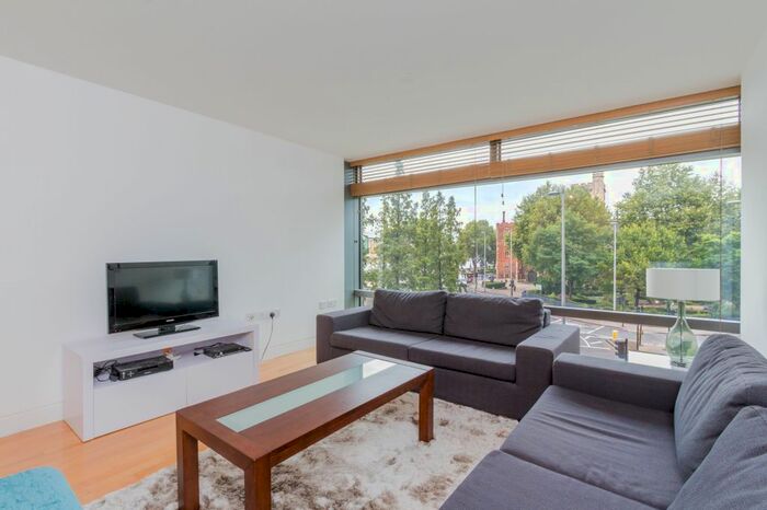 2 Bedroom Flat To Rent In Parliament View, Albert Embankment, Lambeth, London, SE1