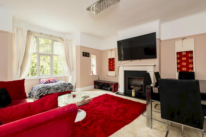 3 Bedroom Flat To Rent In Fernside Court, Holders Hill Road, London, NW4