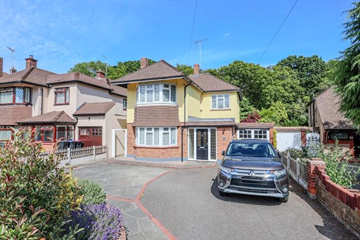 3 Bedroom Detached House For Sale In Cosgrove Avenue, Leigh-On-Sea, SS9