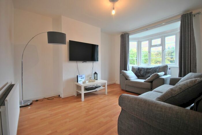 2 Bedroom Flat To Rent In Amblecote Road, London SE12