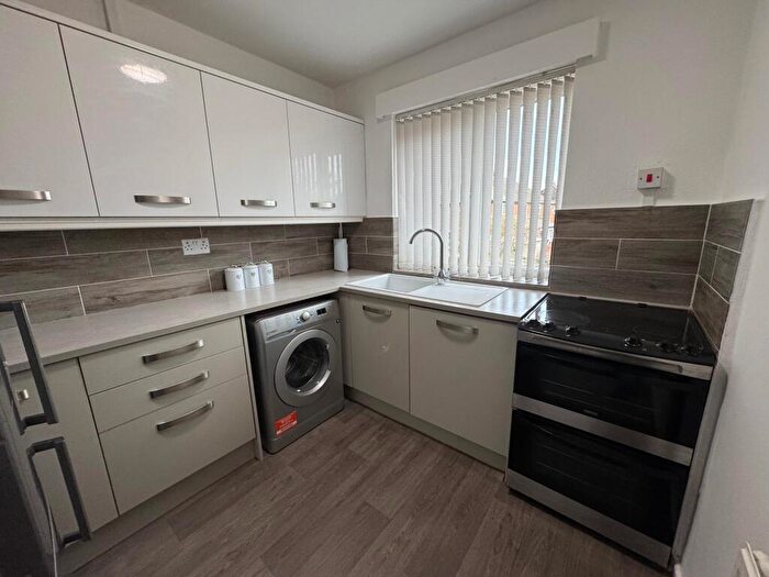 2 Bedroom Flat To Rent In Temple Road, Sale, M33