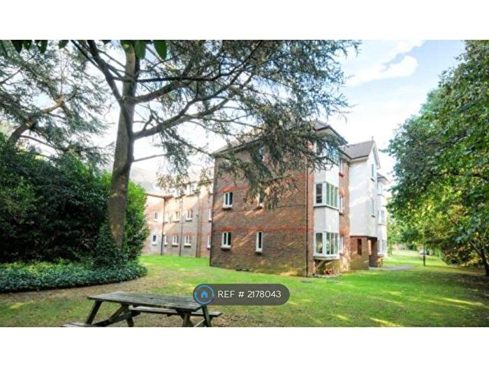2 Bedroom Flat To Rent In Granville Place, Pinner, HA5
