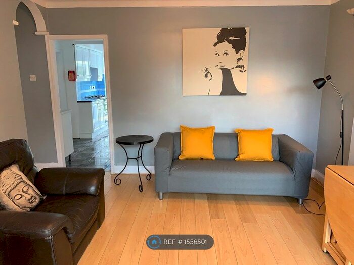 4 Bedroom Bungalow To Rent In Vegal Crescent, Englefield Green, Egham, TW20