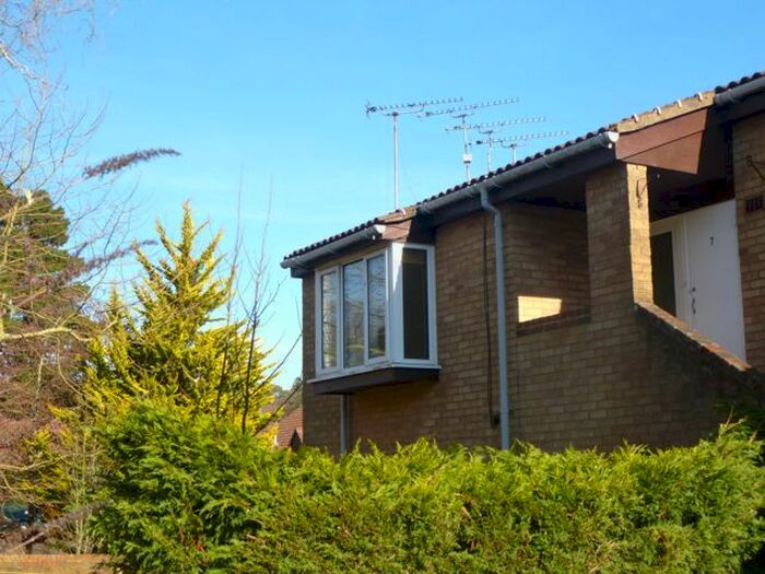 1 Bedroom Flat To Rent In Cromwell Place, East Grinstead, West Sussex, RH19