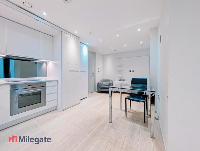 2 Bedroom Flat To Rent In Seven Sisters Road, London, N7