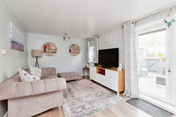3 Bedroom Terraced House For Sale In Ellisgill Court, Milton Keynes, MK13