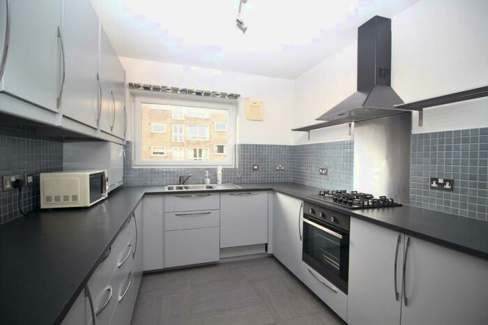2 Bedroom Flat To Rent In Farnsworth Court, Lindisfarne Close, Jesmond, Newcastle Upon Tyne, NE2
