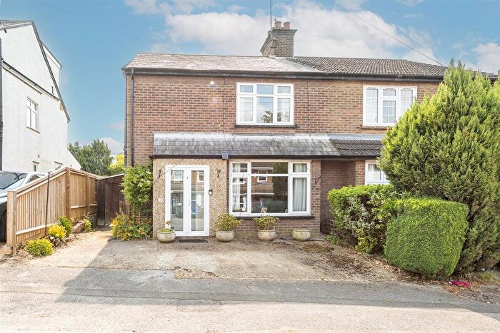 3 Bedroom Semi-Detached House For Sale In Grove Avenue, Harpenden, AL5