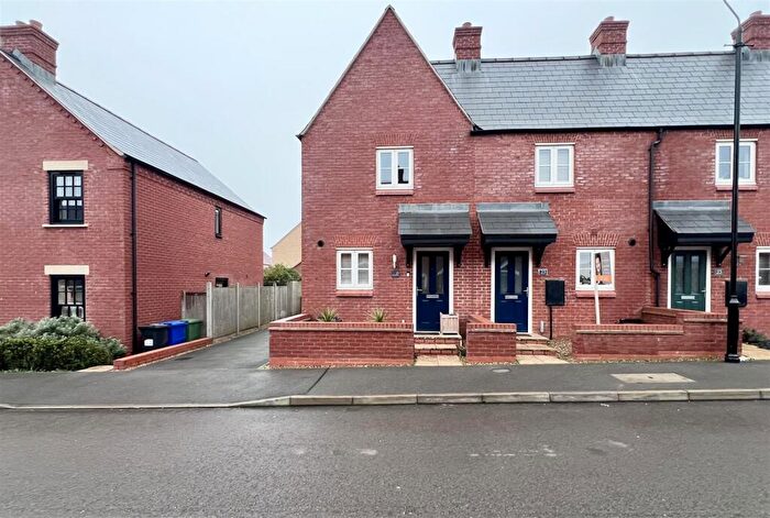2 Bedroom Terraced House For Sale In Pontefract Avenue, Towcester, NN12