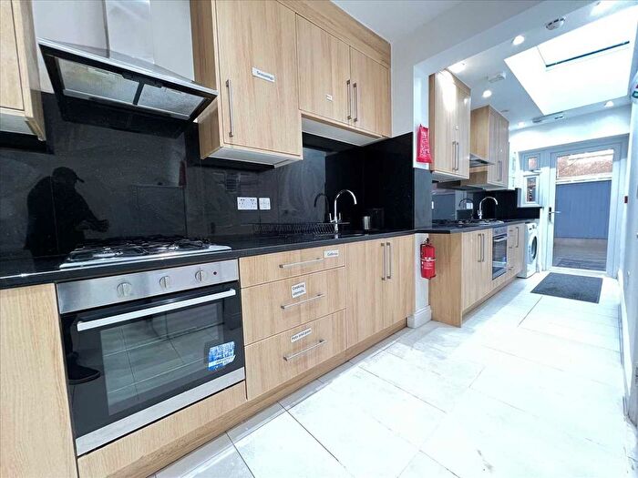 7 Bedroom Terraced House To Rent In Uxbridge Road, Hanwell, UB1