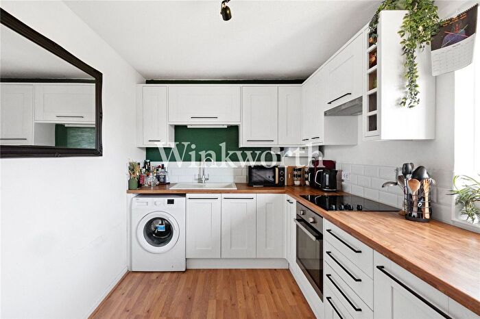 1 Bedroom Flat For Sale In Copperfield Drive, London, N15