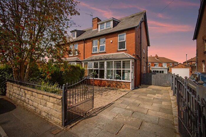 4 Bedroom Semi Detached House For Sale In Tranquility Avenue, Leeds, LS15