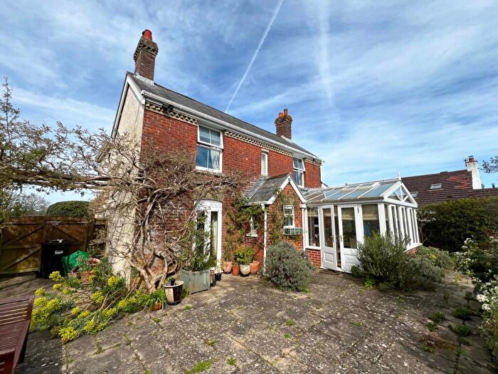 3 Bedroom Cottage For Sale In Tiptoe Road, Wootton, BH25
