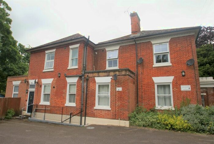 2 Bedroom Flat To Rent In Weyhill Road, Andover, SP10