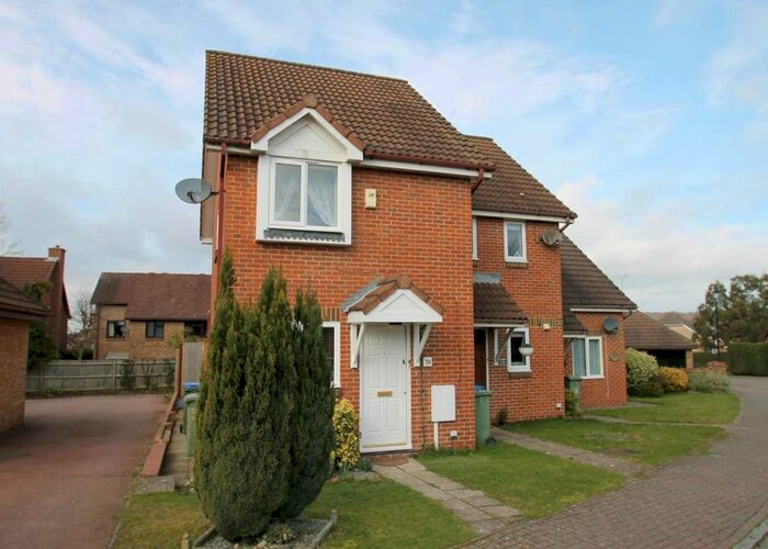 2 Bedroom End Of Terrace House To Rent In Bignor Close, Horsham, RH12