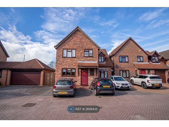 4 Bedroom Detached House To Rent In Estella Mead, Chelmsford, CM1