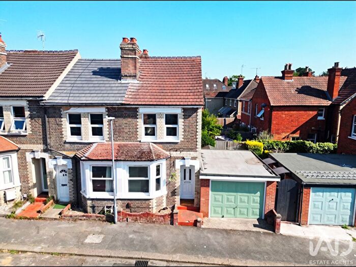 3 Bedroom End Terrace House For Sale In Lennox Road, Reading, RG6