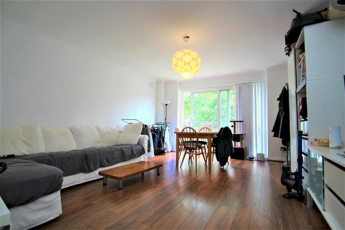 2 Bedroom Flat To Rent In Queens Gate Gardens, London, SW15