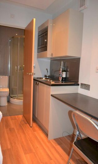 1 Bedroom Property To Rent In The Priory - North St * Available St July, DE1