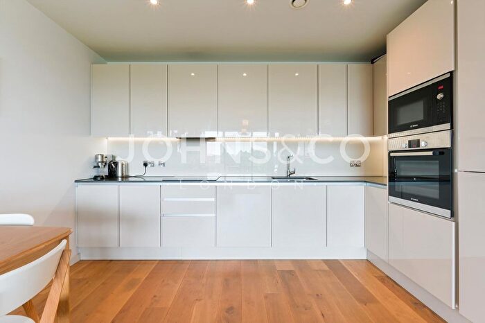2 Bedroom Flat To Rent In Copland Court, Brentford Lock West, Brentford, TW8