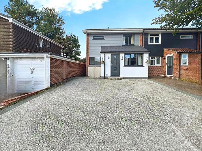 4 Bedroom End Of Terrace House For Sale In Queendown Avenue, Gillingham, Kent, ME8