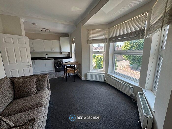 2 Bedroom Flat To Rent In Wellmeadow Road, London, SE6