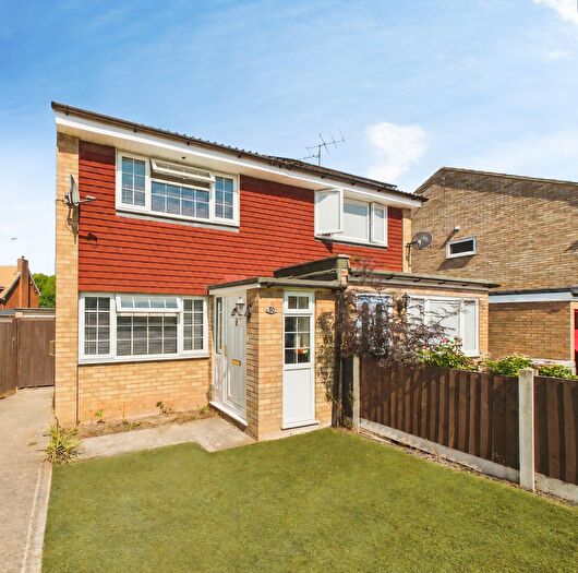2 Bedroom Semi-Detached House For Sale In Kipling Close, Hitchin, SG4