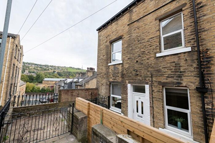 6 Bedroom House Of Multiple Occupation For Sale In Heath View Street, Halifax, West Yorkshire, HX1