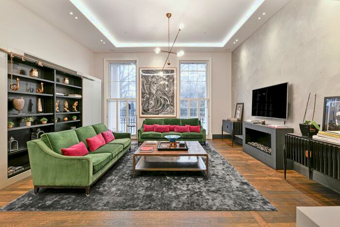 3 Bedroom Flat To Rent In Park Crescent, London, W1B