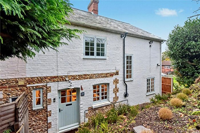 3 Bedroom Semi-Detached House For Sale In Shortheath Road, Farnham, Surrey, GU9