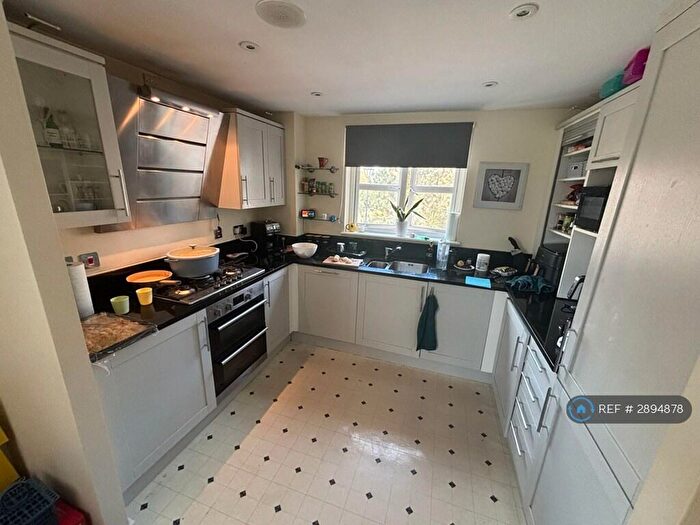 3 Bedroom Flat To Rent In Caroline Way, Eastbourne, BN23