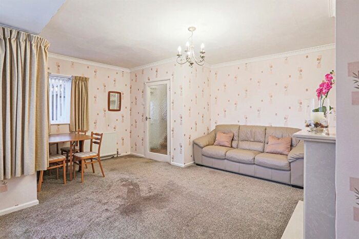 2 Bedroom Semi-Detached House For Sale In Melbourne Road, Wakefield, WF1