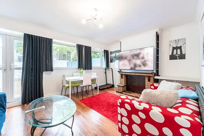3 Bedroom Maisonette For Sale In Misterton Court, Battersea Square, London, SW11