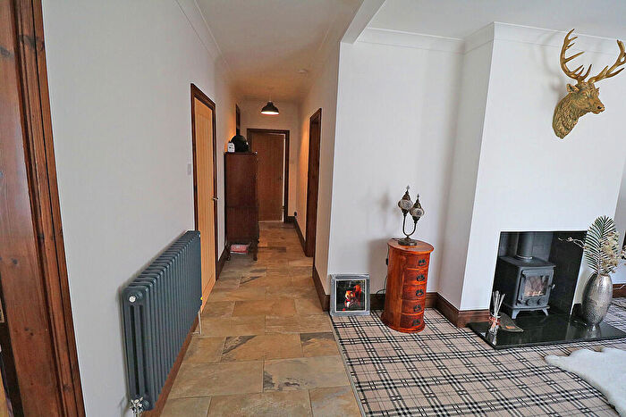 2 Bedroom Detached Bungalow For Sale In Eastoft Road, Luddington, DN17