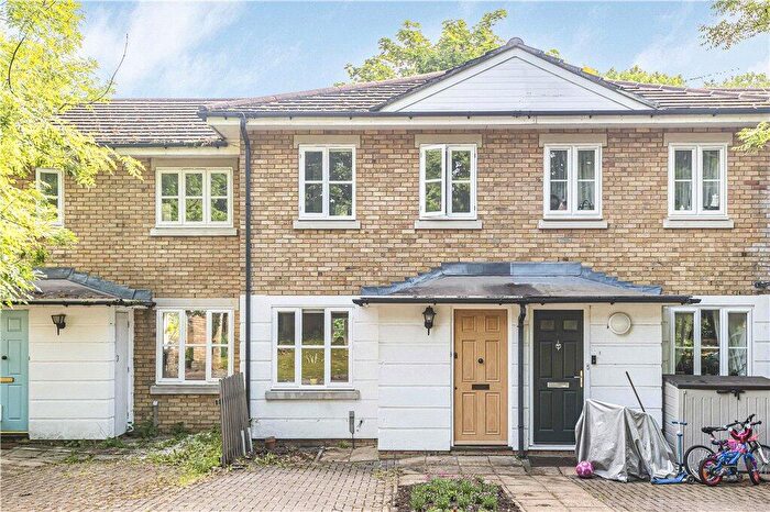 2 Bedroom Terraced House To Rent In Royal Close, Manor Road, London, N16
