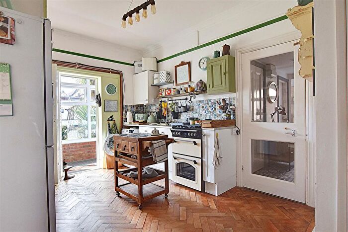 1 Bedroom Flat For Sale In Cantelupe Road, Bexhill-On-Sea, TN40